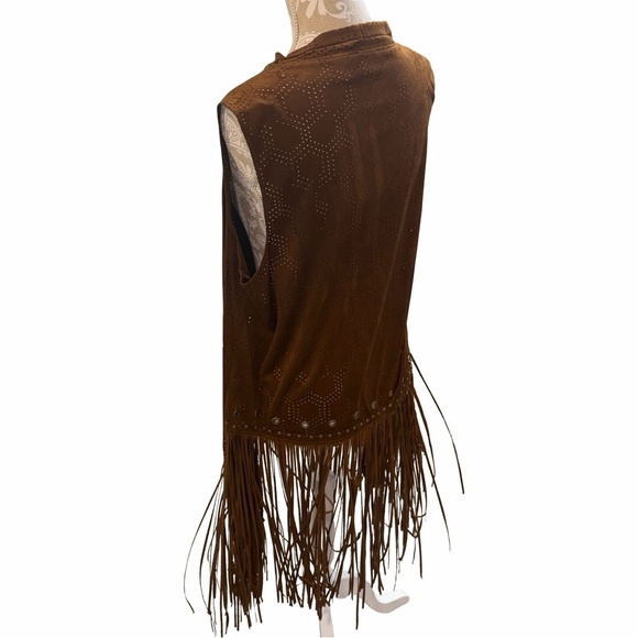 WESTBOUND FRINGE VEST
Faux Brown Suede 
Women’s LARGE 
RN# 58909
LikeNEW - Picture 4 of 10
